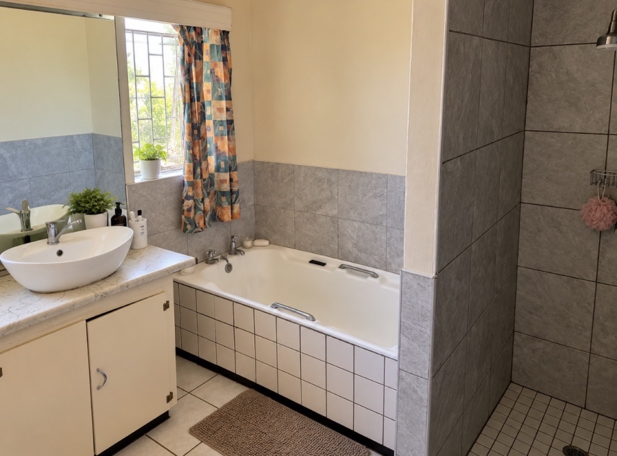 4 Bedroom Property for Sale in Trompsburg Free State